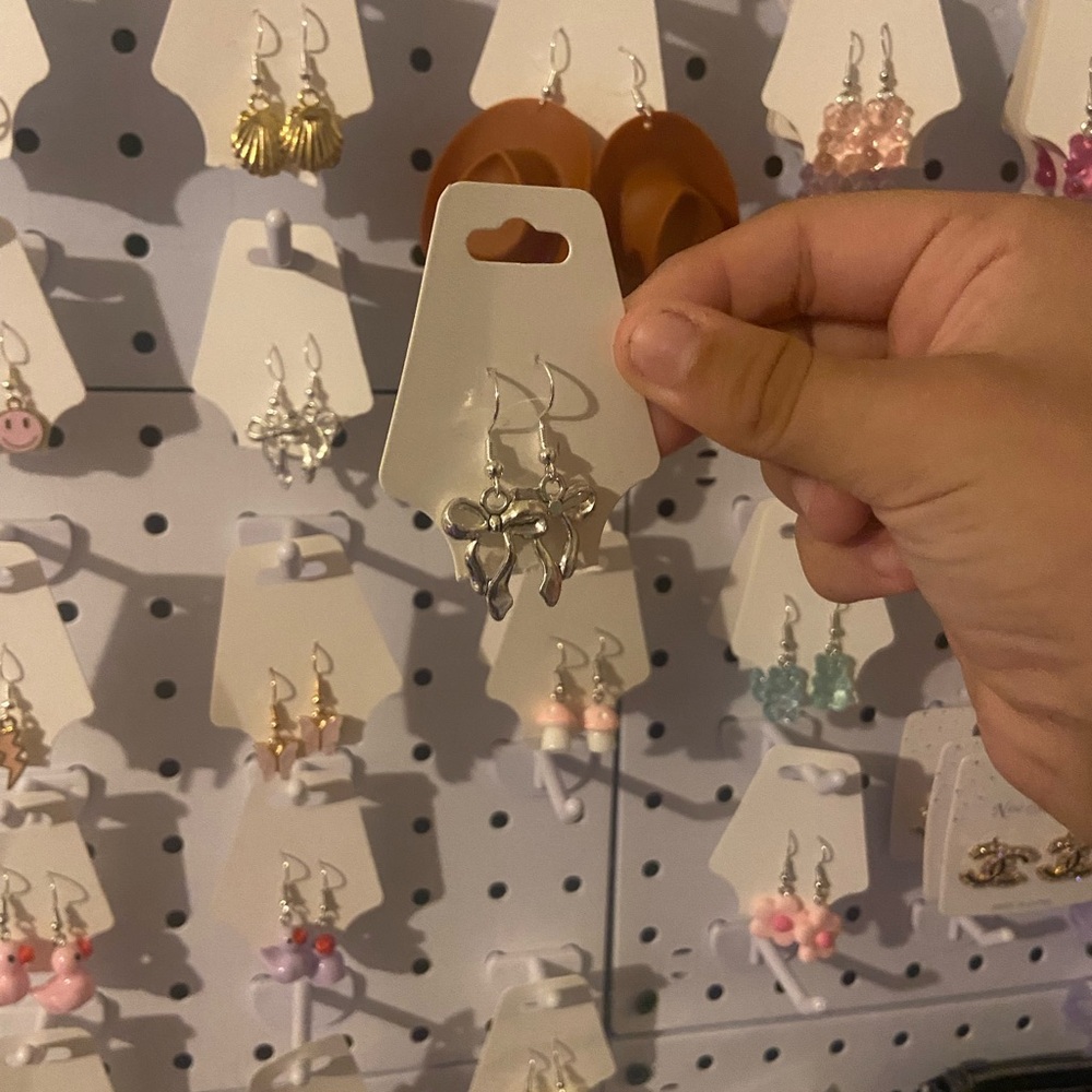 Silver Bow earrings !